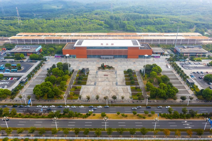 未来通过盐宜铁路不仅无锡,宜兴,江阴三地之间可一路畅行无锡也将