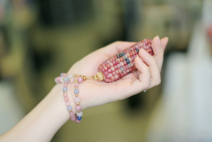 文玩玉米 摄影：孙乐琦    特邀出镜：宋婉莉