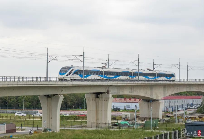 新民晚报（记者 陈梦泽 任天宝），综合上观新闻、澎湃新闻、上海交通