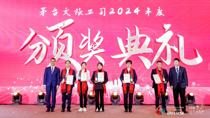 颁发优秀经销商奖