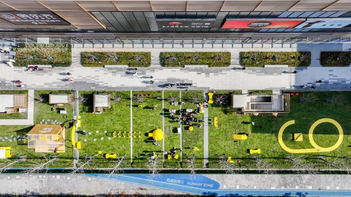 特色宠物街区“汪趣街”结合草坪区与商业街区，将成为人宠互动体验新场景