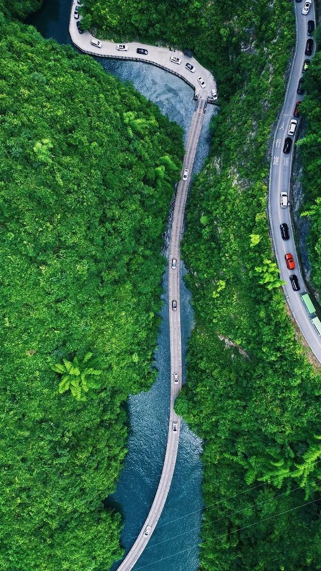 “廊桥遗梦”浮桥航拍图。 “狮子关景区”微信公号 图