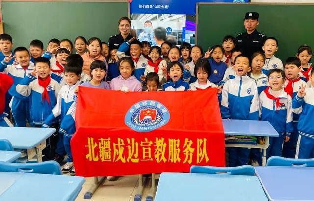 “北疆戍边宣教服务队”走进校园，开展爱国主义教育活动。（资料图）