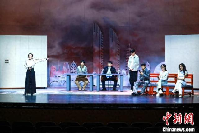 《月老帮帮忙》剧照。 开心麻花供图