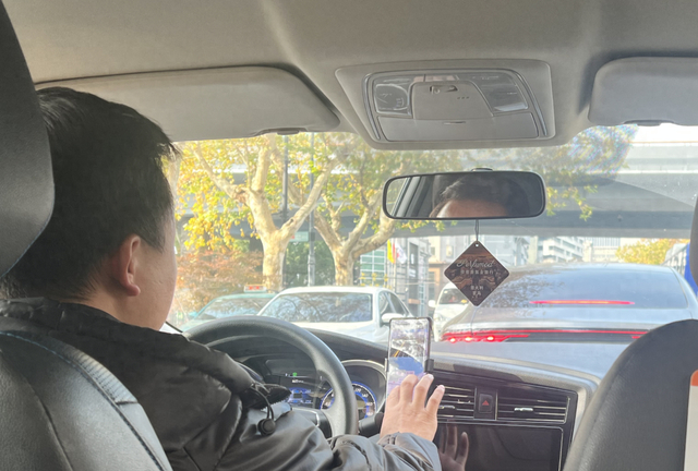 网约车内。谢春晖/摄