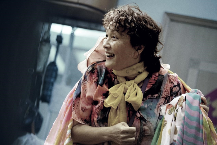 外婆（林晓杰 饰）