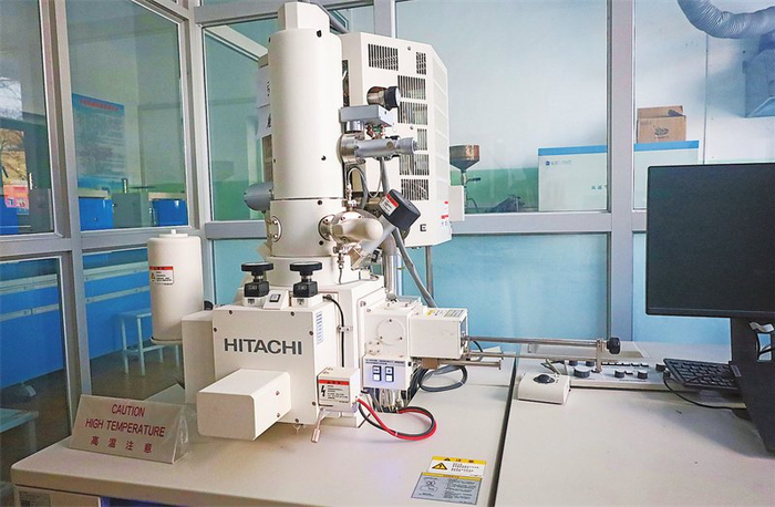 新疆新能源材料与绿色化工重点实验室。（受访者供图）