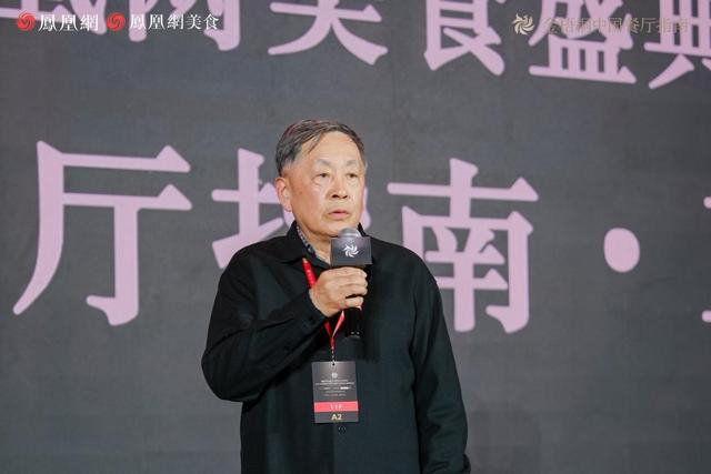 △金梧桐中国餐厅指南评委会主席，江苏省烹饪协会荣誉会长、苏州市饮食文化研究会会长华永根先生