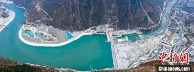 硬梁包水电站枢纽全景。华能泸定公司供图