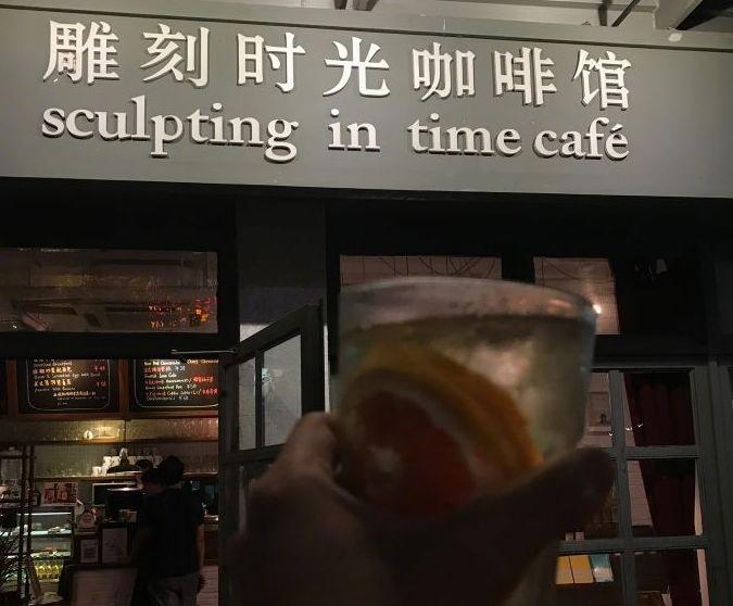 今天专门去花园里晒了很久太阳，暖暖的，非常的惬意