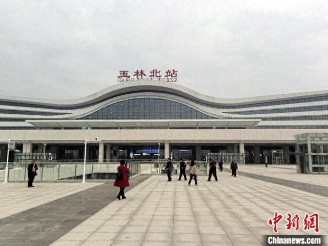 图为12月30日所摄的玉林北站。中新社记者 蒋雪林 摄