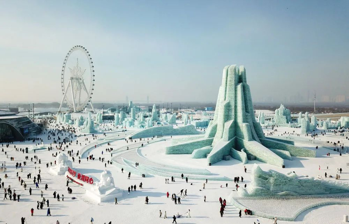 这是2024年12月21日拍摄的哈尔滨冰雪大世界园区（无人机照片）。新华社记者 王建威 摄