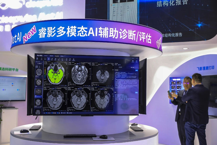 2024年4月13日，上海，中国国际医疗器械（春季）博览会（CMEF医博会），深睿医疗，大模型AI辅助诊断评估