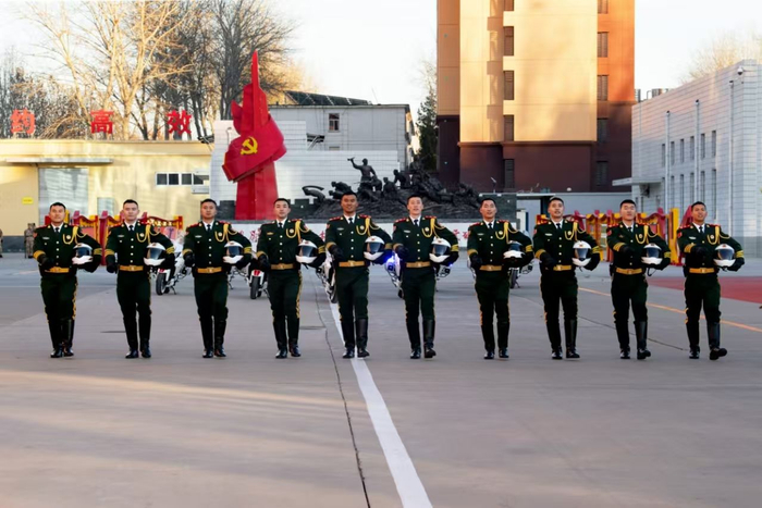 武警北京总队国宾护卫中队队员执行完护卫任务后，意气风发，阔步前进。武炎龙 摄