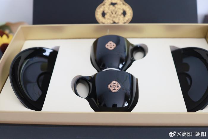 来晒礼物当然要拍照记录啦…