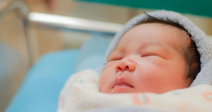 妈妈坚持孩子“随母姓”，不到2年就后悔了，妥妥的坑娃、坑自己