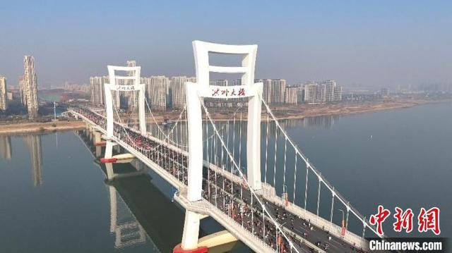 图为洪州大桥。 熊锦阳 摄