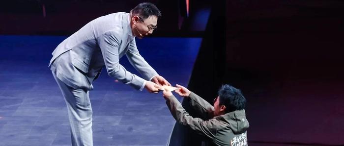 罗振宇，终生现役