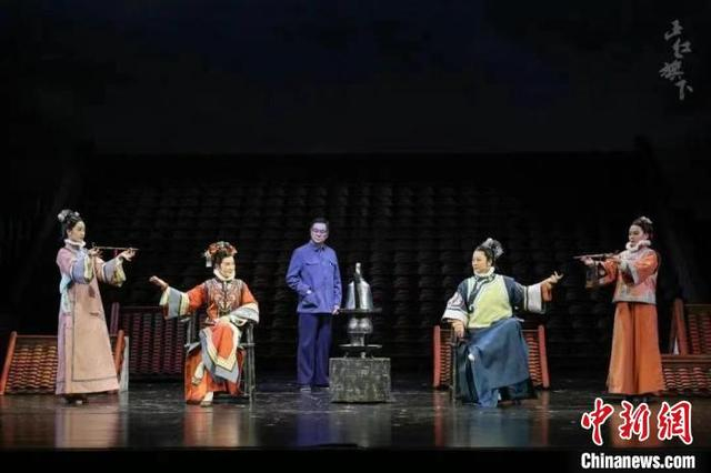 《正红旗下》再登首都剧场舞台。李春光摄