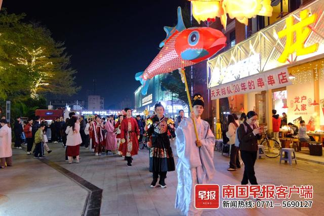 汉服爱好者巡游。南国早报全媒体记者 尹世斌摄