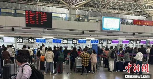2024年，乌鲁木齐地窝堡国际机场旅客吞吐量超过2770万人次。董志豪 摄