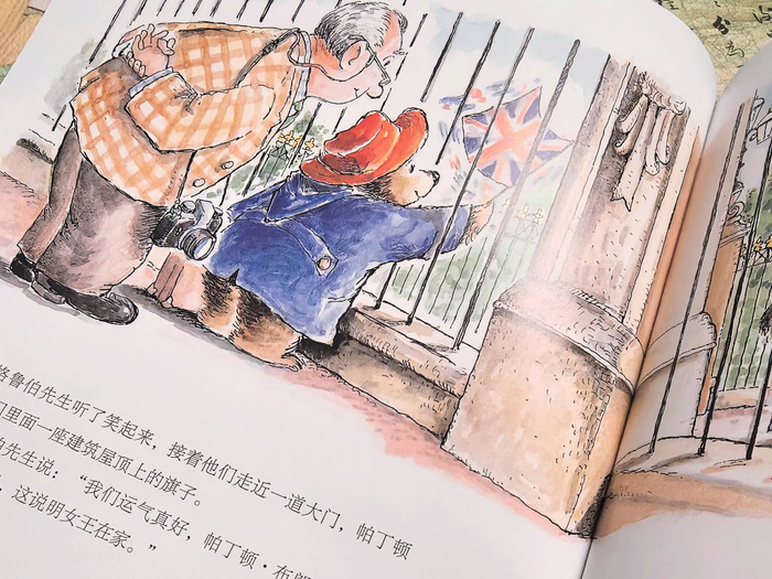 插画书中的小熊帕丁顿的形象