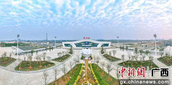 图为高铁横州站站前广场 陈国海 摄