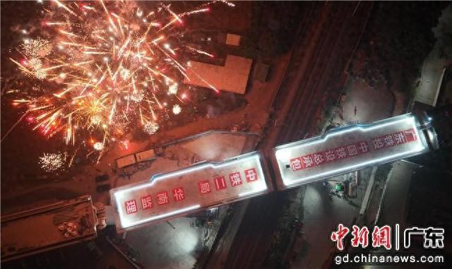 湛江北特大桥跨黎湛铁路连续梁实现精准转体。通讯员供图