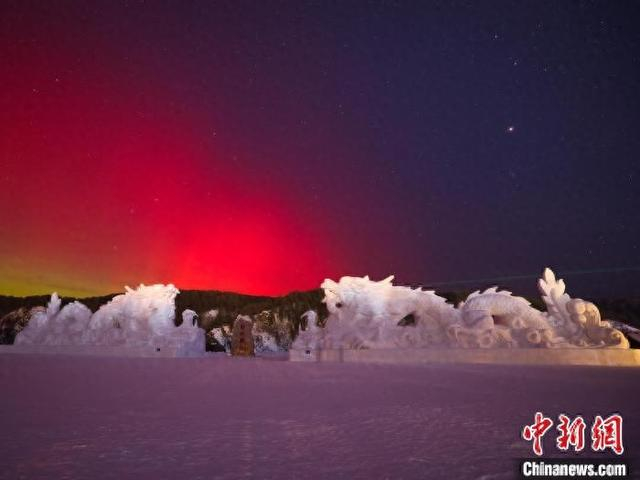 1月1日，“神州北极”漠河市北极村出现绚丽极光美景。 漠河市委宣传部供图