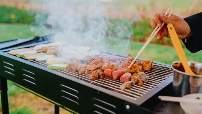 旅居个旧，可以去个旧市博物馆，了解百年云锡矿业的传奇历史，和锡工艺品的流光溢彩。