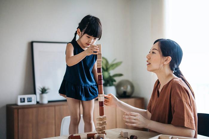 闪电心灵愈站丨父母掌握这10个技巧，让你的孩子更加自信