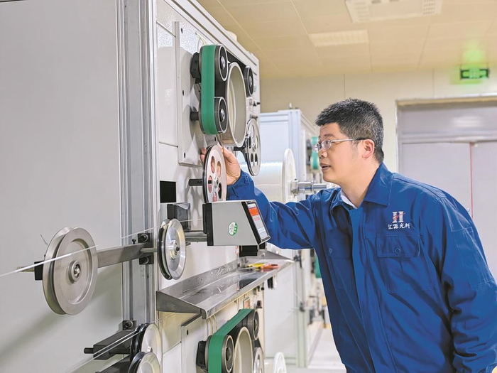     工作中的张海龙。