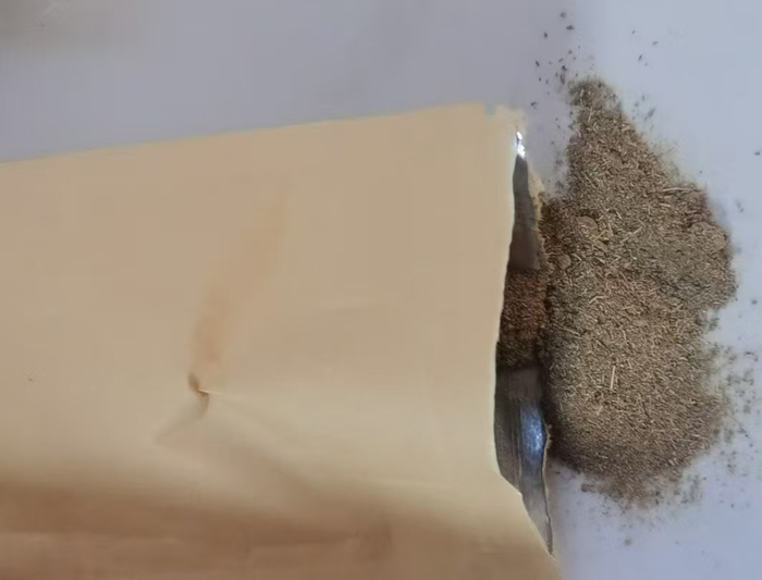 药王谷中医诊所给癌症患者开的所谓“抗癌秘方”，并拒绝告知患者药物成分。受访者图