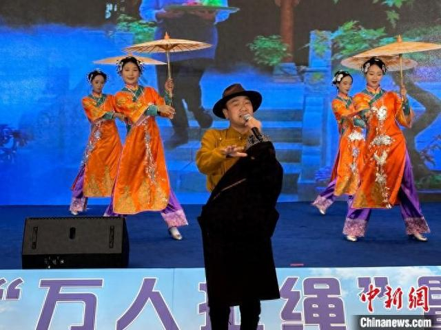 2025年1月2日，临潭县“万人扯绳”暨全季旅游推介活动在兰州市举行。 戴文昌 摄
