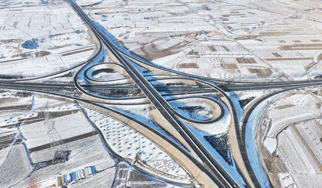 京蔚高速与张石高速枢纽互通。武殿森摄