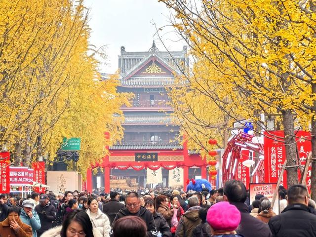 2024年12月，“中国酒市”在宜宾开市，激发消费活力。（伍雪梅 摄）