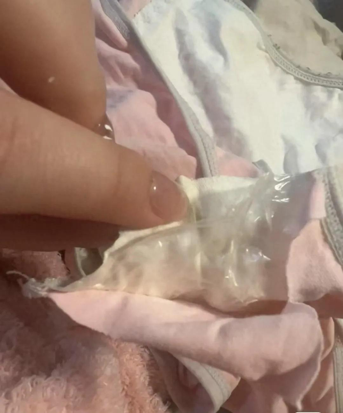 生理期防漏内裤含塑料膜。图源：网友发布