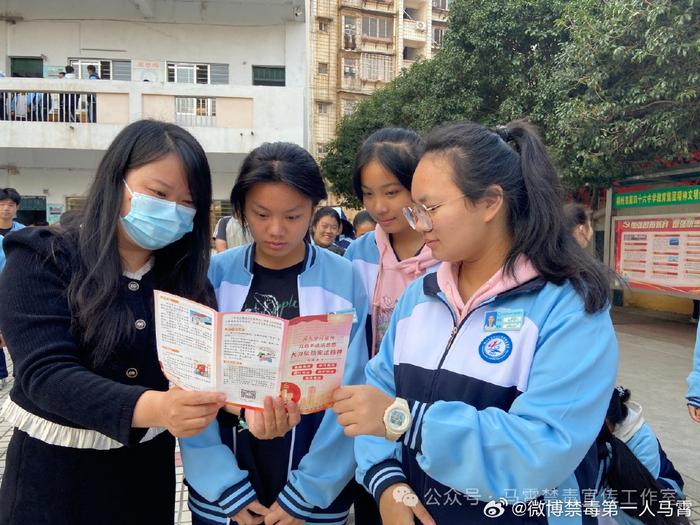 ‌清晨的问候如同露珠轻吻花瓣，细腻而温柔