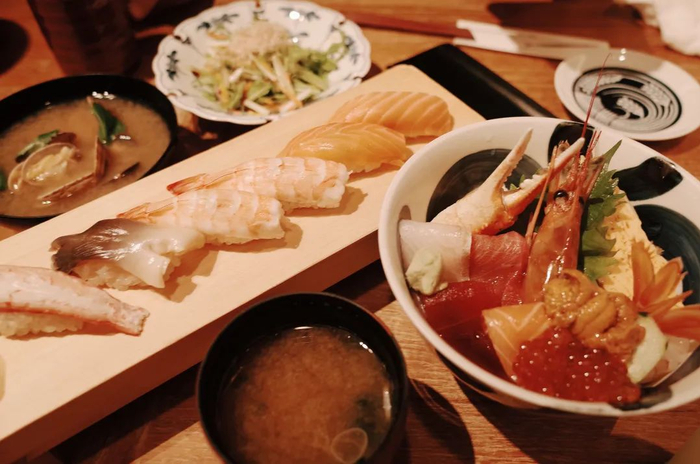 刺身是最具代表性日本料理之一，很多游客都会去打卡。图 / 奥利摄