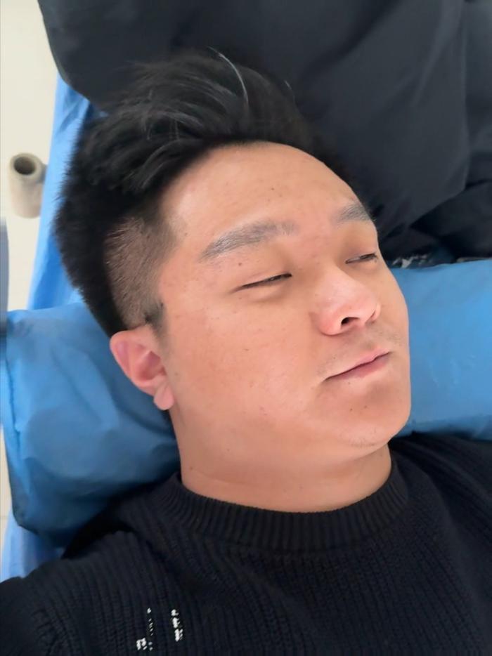 人生第一次打全麻，感觉好奇妙，数到5意识开始模糊数到10人就没感觉了…