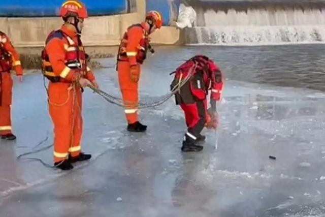 张家口清水河搜救现场（视频截图）