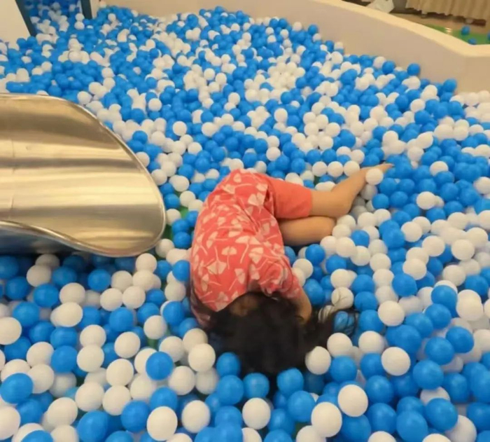 在洗浴中心里耗尽全部的力气和手段。（图/@小魏菌菌）