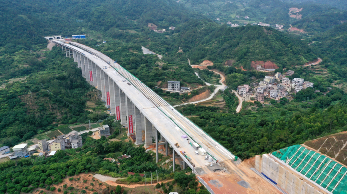 阳信高速茂名段平山镇1号大桥至平山镇2号大桥航拍图。