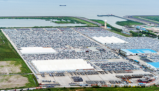 位于上海浦东的新能源整车进出口物流仓储基地