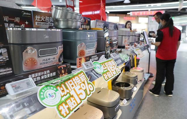 2024年10月4日，云南省昆明市，“以旧换新”激发假日消费市场活力。视觉中国 图