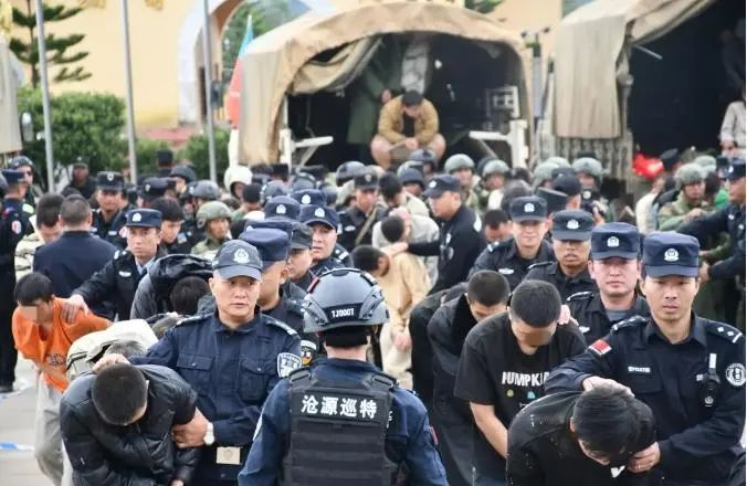 ▲2024年11月17日，763名在缅甸当阳地区实施跨境电信网络诈骗的中国籍犯罪嫌疑人被移交我方&nbsp;