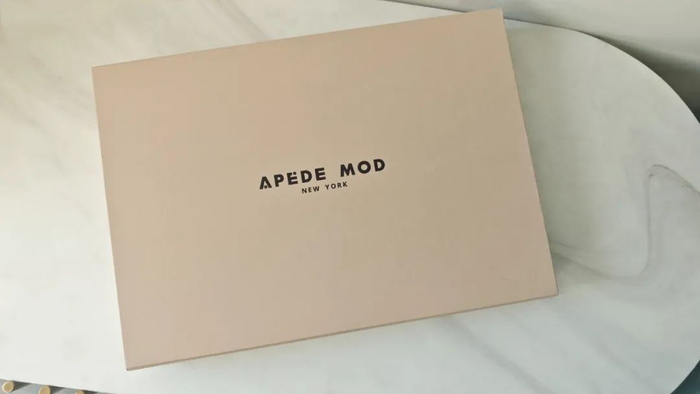 这款腋下包是APEDE MOD 2024秋冬的新品，设计灵感来源于对马术精神的敬仰，想要通过包包的设计，传达出对这种马术精神力量的延续~