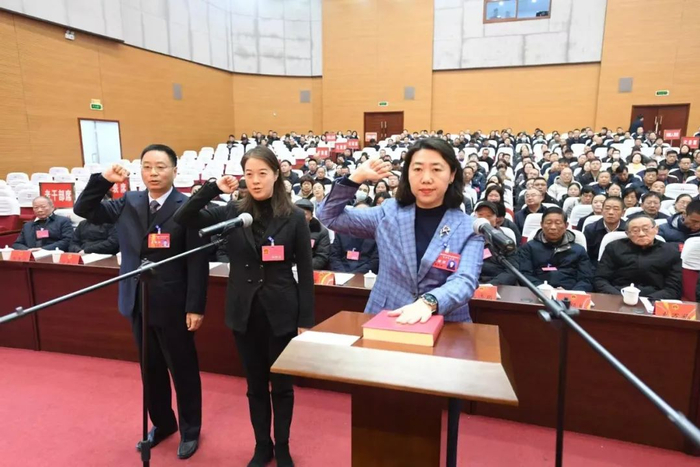 李莉珺（右一）  图源：扬中发布