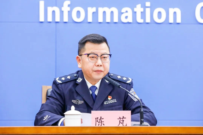 陈芃回答记者提问