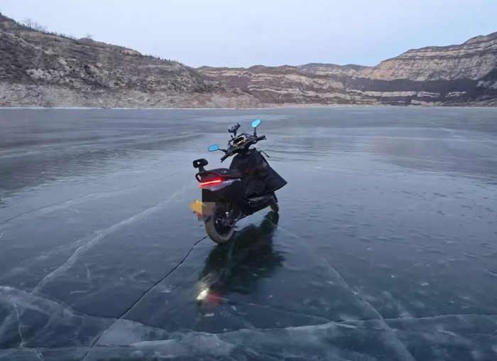 疑为遇险人员骑的车辆